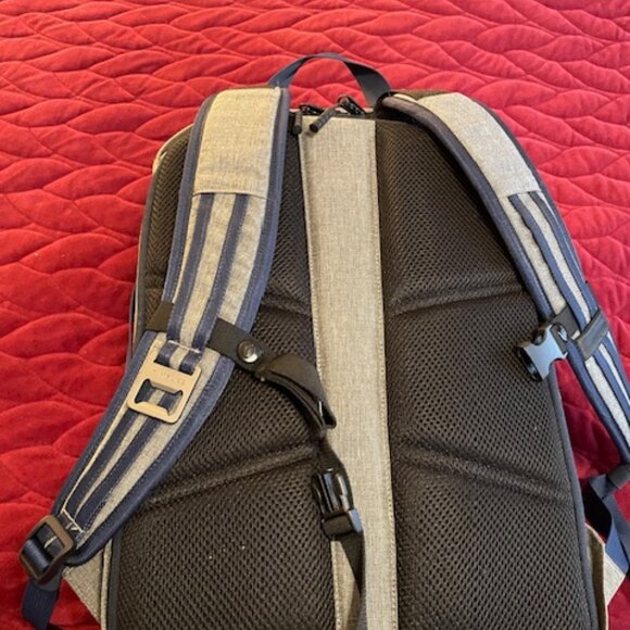 Timbuk2 Laptop Backpack Gray – Excellent Condition - Picture 6 of 11